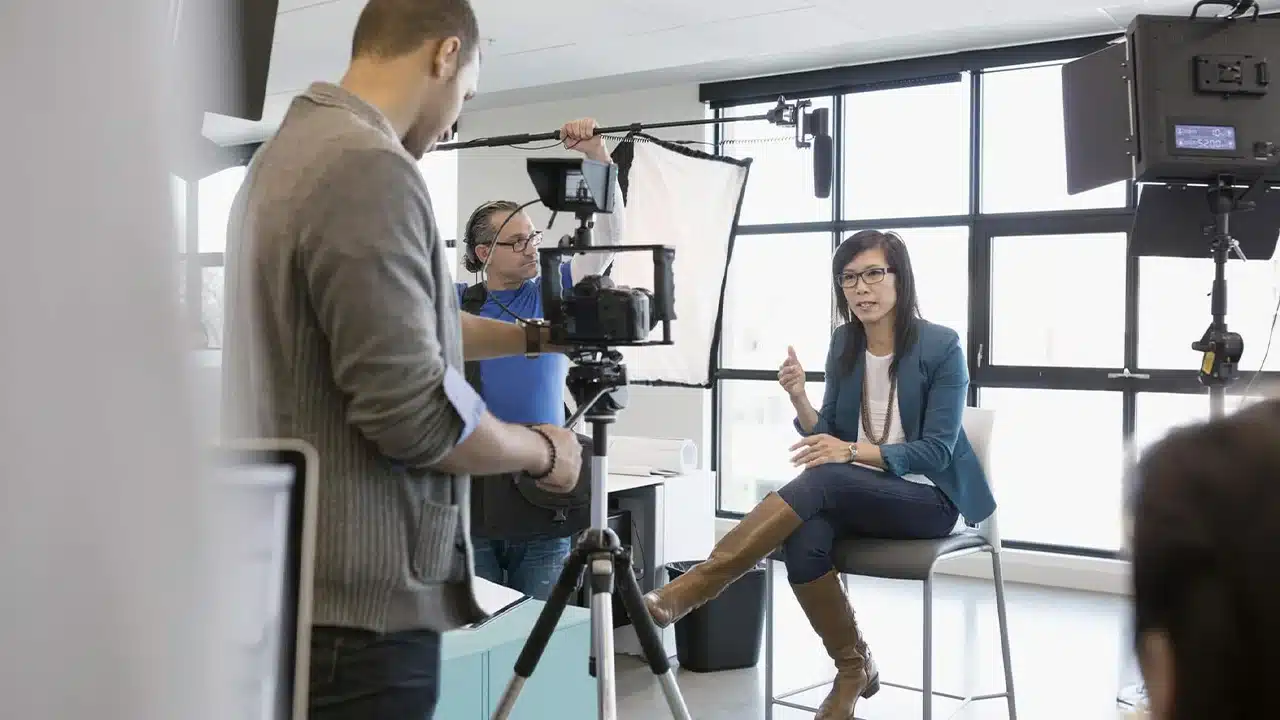 Behind the scene produksi konten visual profesional untuk perusahaan.