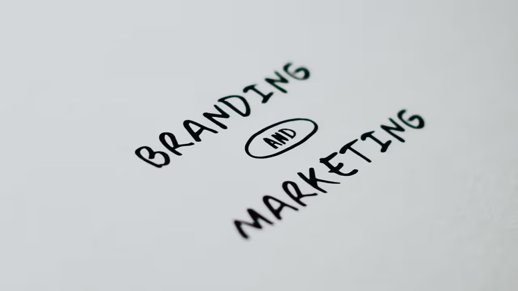 Konsistensi aset visual membantu membangun branding bisnis yang kuat dalam jangka panjang.